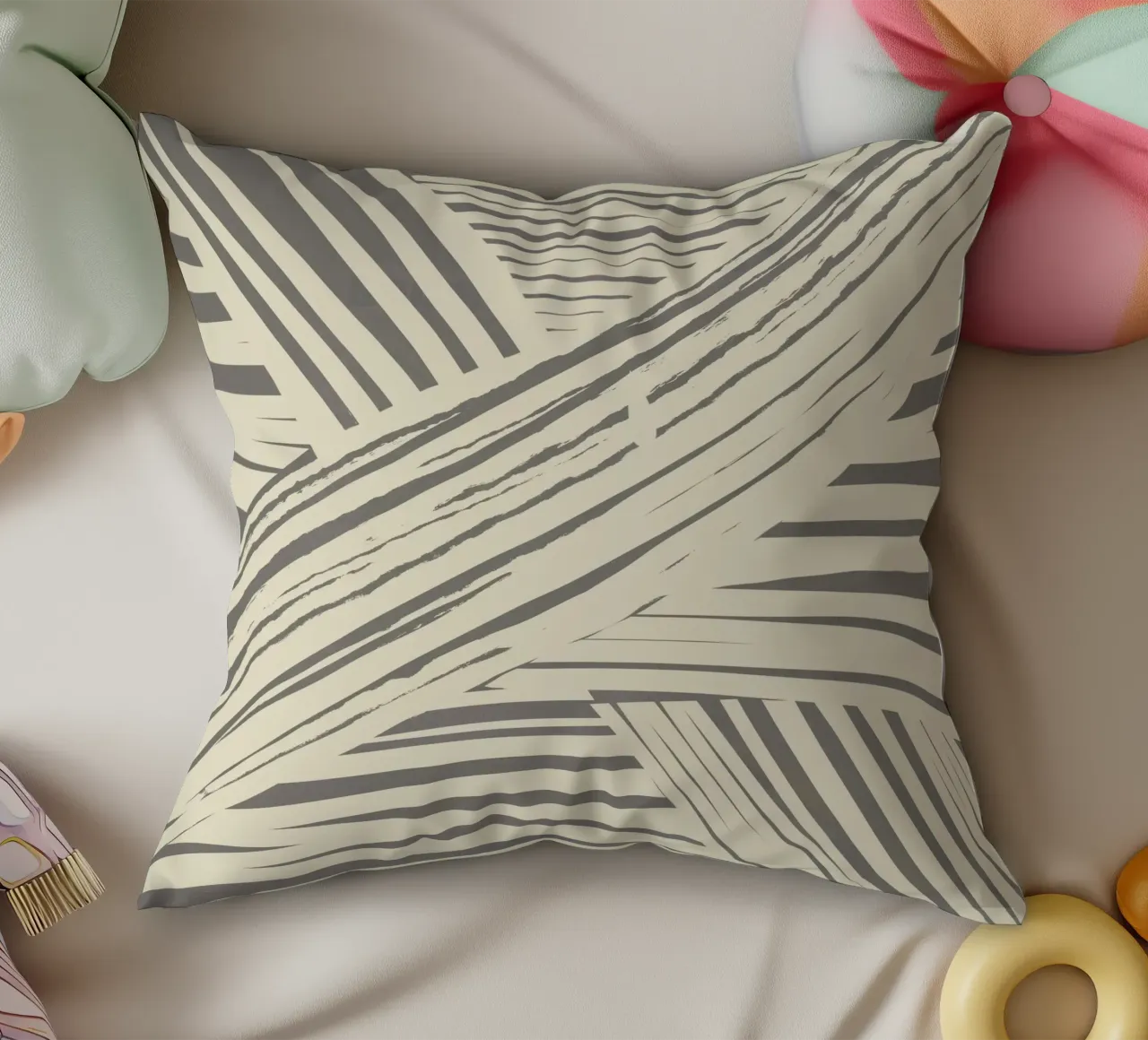 Graues Diagonalstreifenmuster Kissen von Little Dean