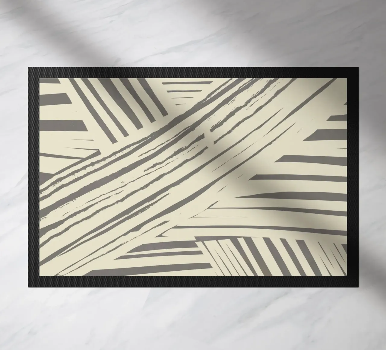 Graues Diagonalstreifenmuster Fußmatte von Little Dean