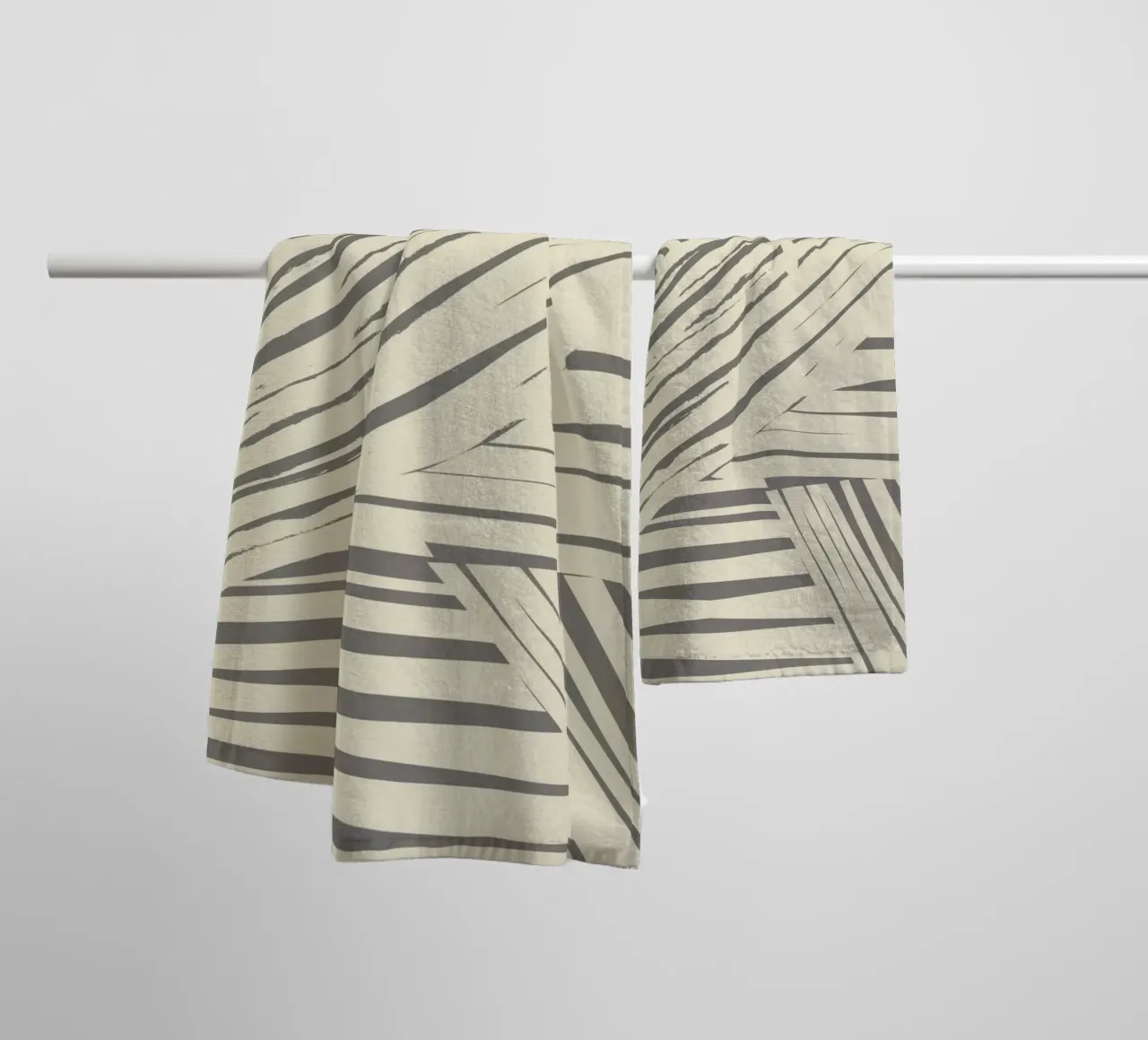 Motivo a righe diagonali grigie asciugamano da bagno da Little Dean