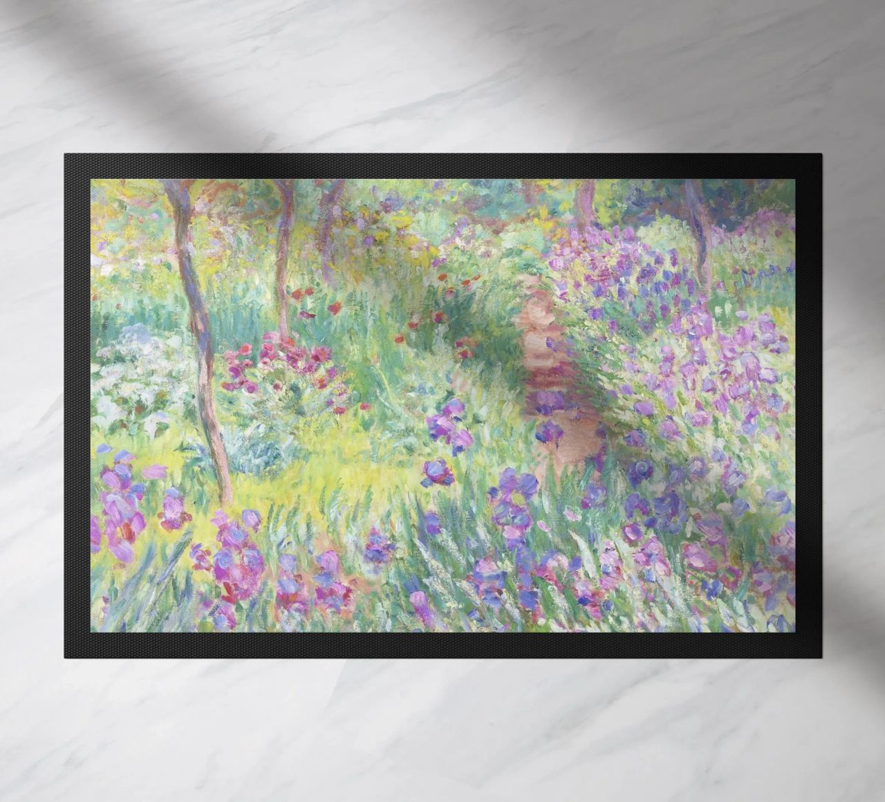 Der Garten des Künstlers in Giverny von Claude Monet Fußmatte von Venus Art