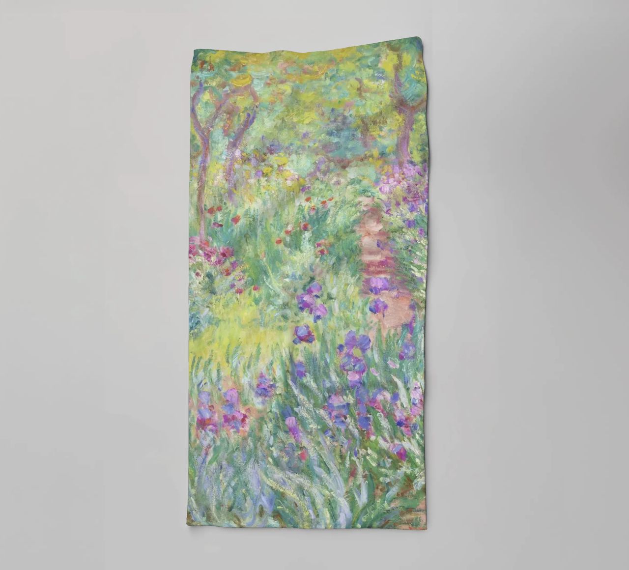 Der Garten des Künstlers in Giverny von Claude Monet Handtuch von Venus Art