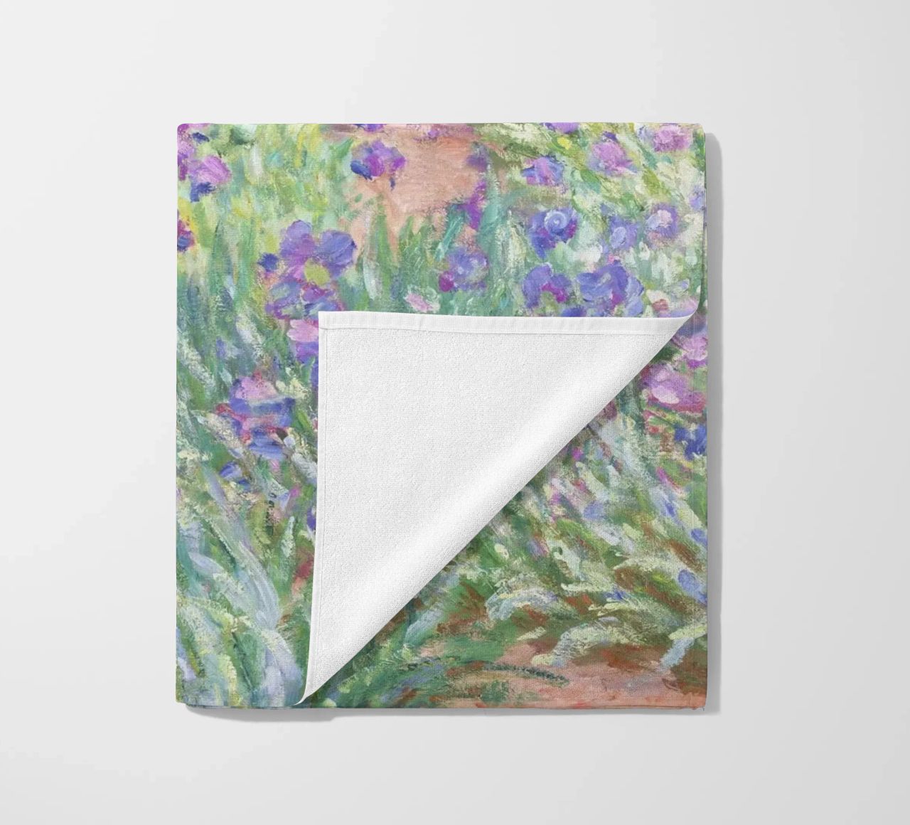 Der Garten des Künstlers in Giverny von Claude Monet Strandtuch von Venus Art