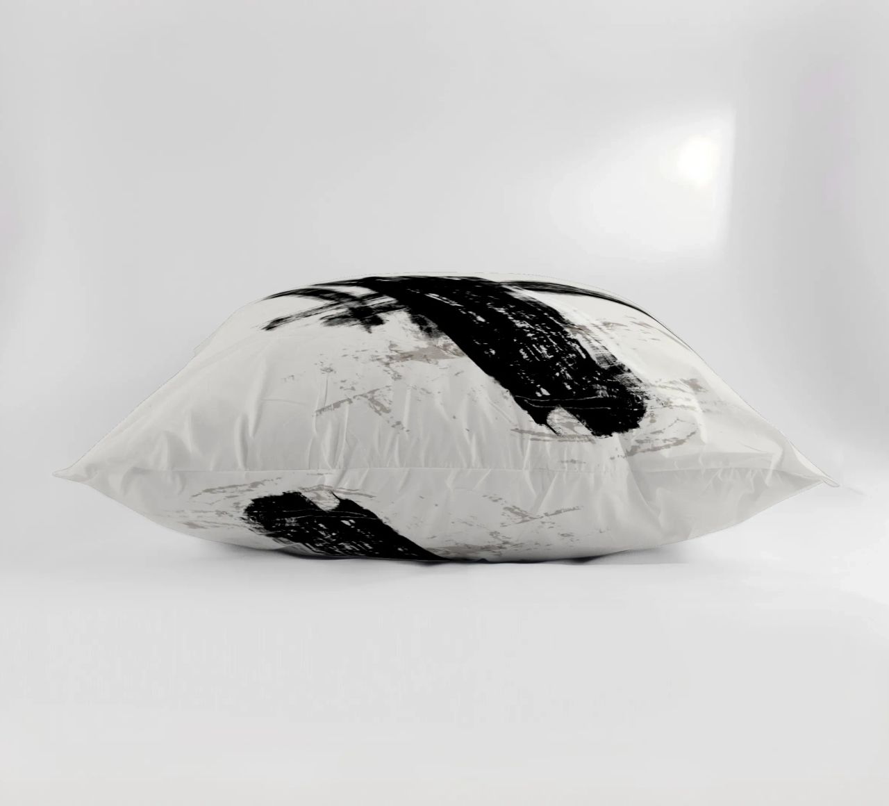 Modern abstract with large black brush strokes cuscino da Imaginative