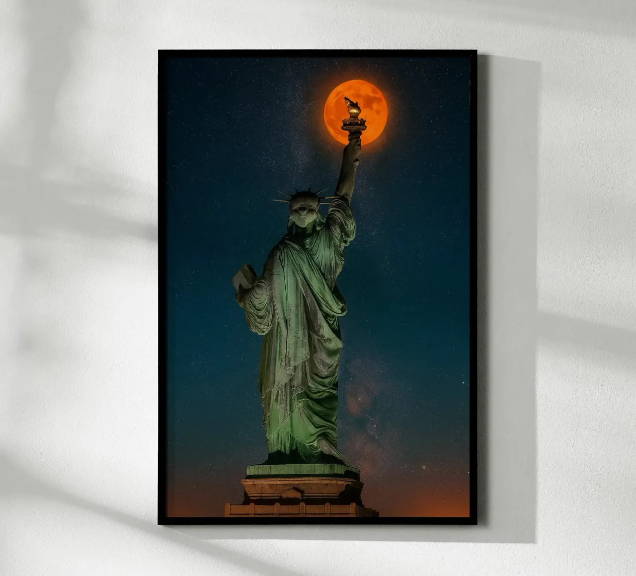 Statua della Libertà con luna piena e stelle carta hahnemühle da RealLifeMoments