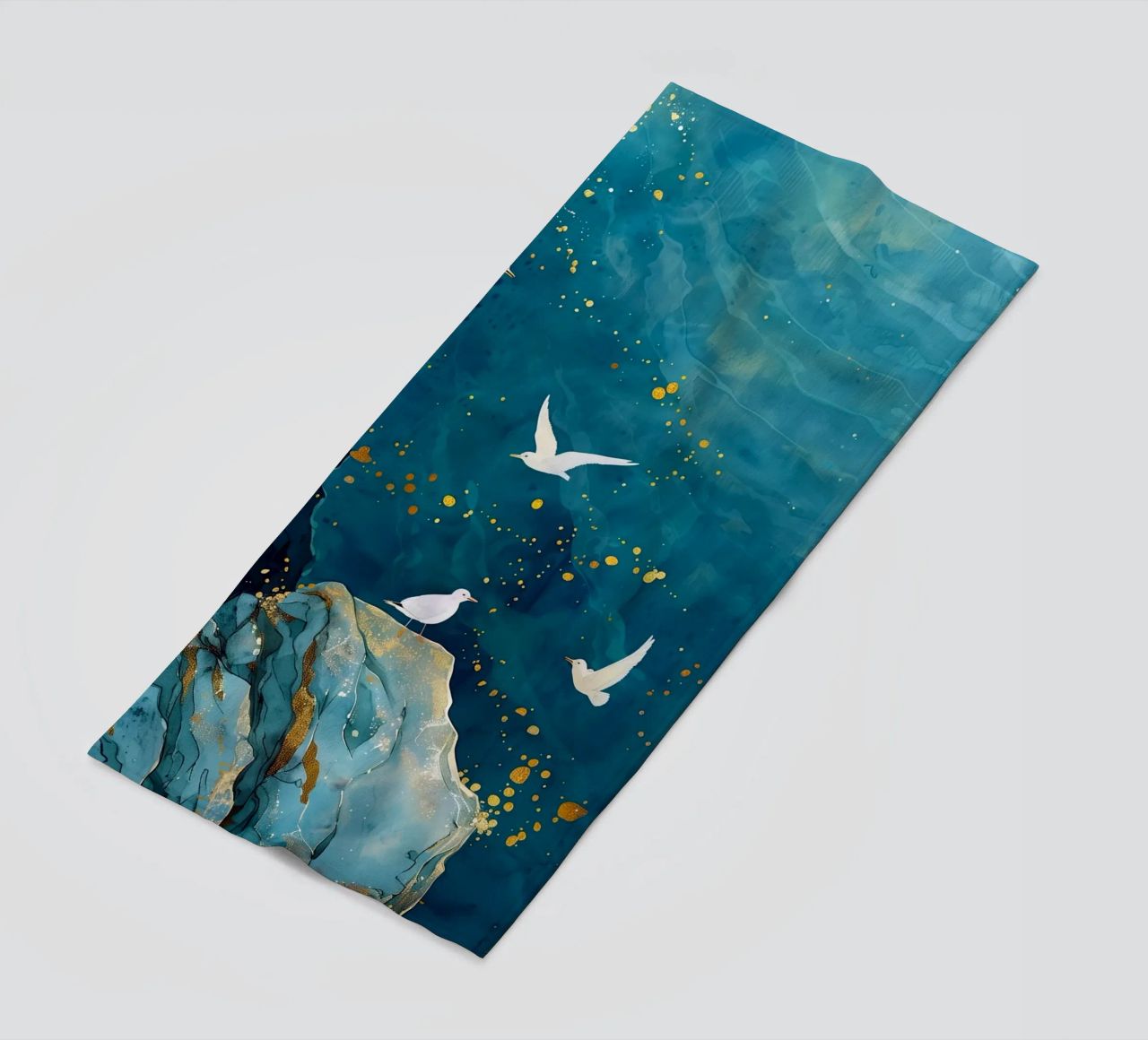 Zeemeeuwen en oceaan strandhanddoek van Lionmixart