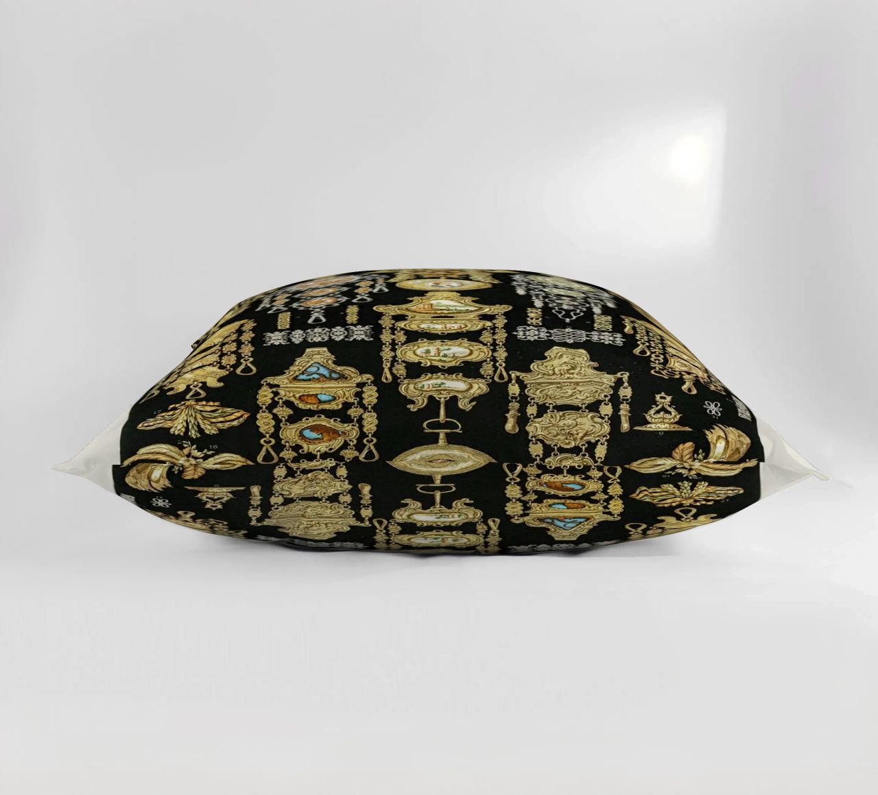 17th and 18th Century pattern. coussin de vintageshop