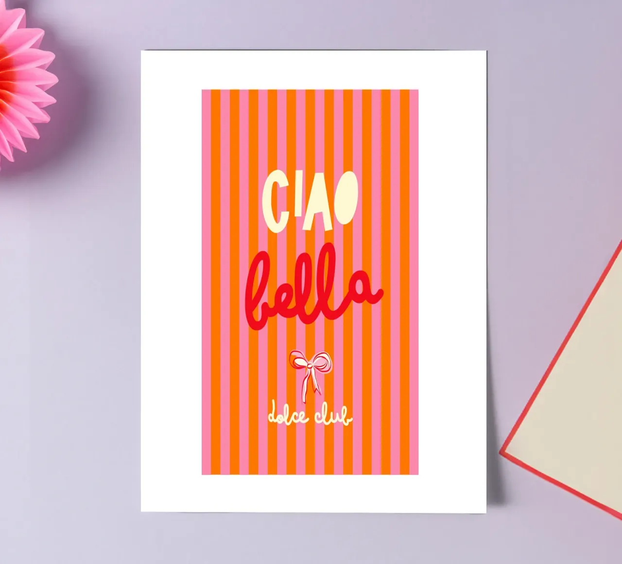 Ciao Bella su strisce rosa-arancio - tipografia Dolce Vita foglio adesivo da Dominique Vari Words