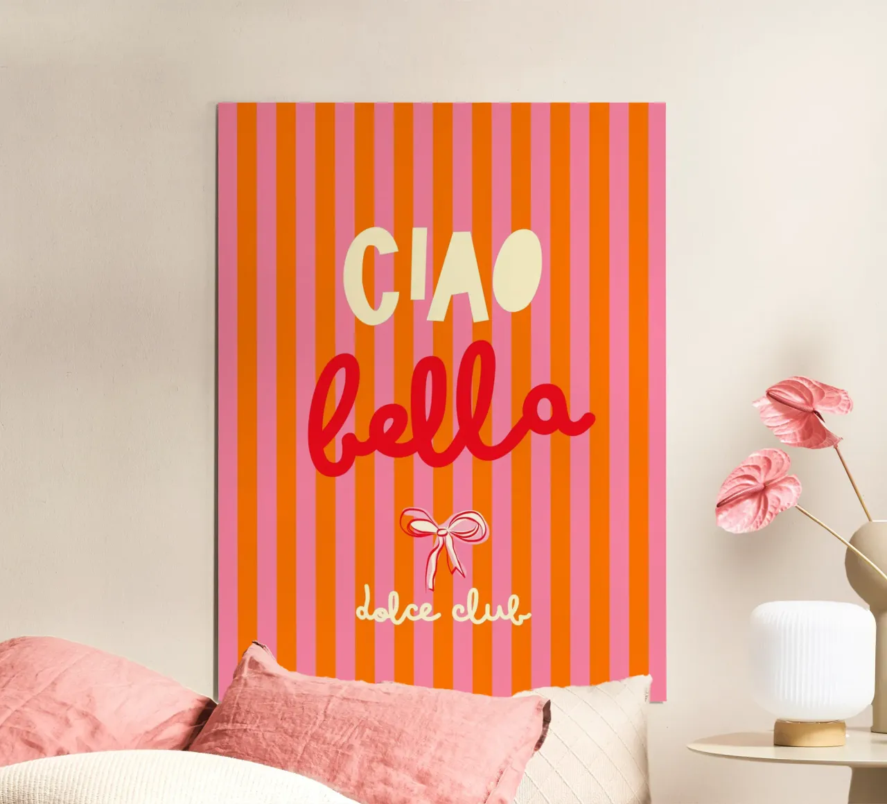 Ciao Bella su strisce rosa-arancio - tipografia Dolce Vita poster con telaio in plastica da Dominique Vari Words