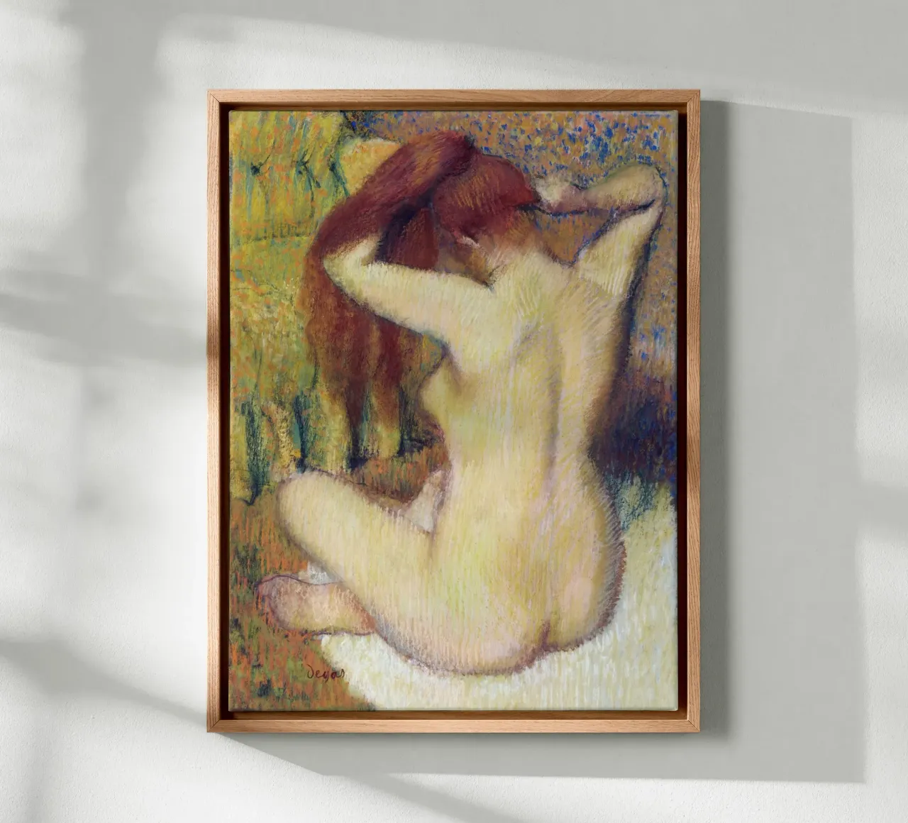 Frau kämmt ihr Haar von Edgar Degas Leinwand mit Schattenfugenrahmen von Venus Art