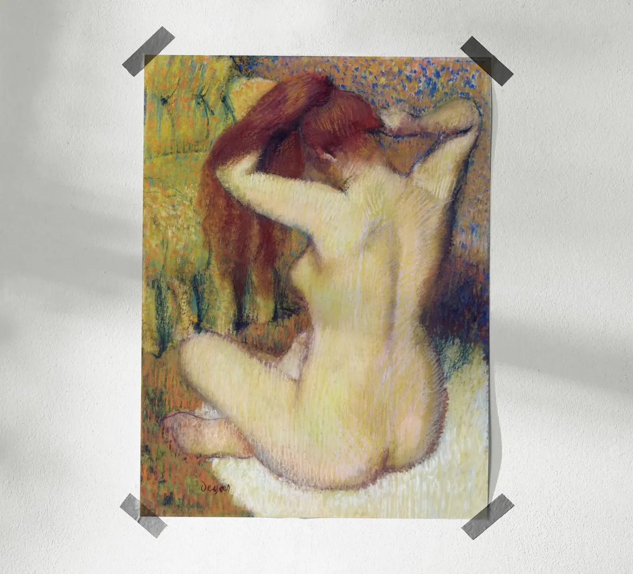 Frau kämmt ihr Haar von Edgar Degas Poster mit Aluminium Rahmen von Venus Art