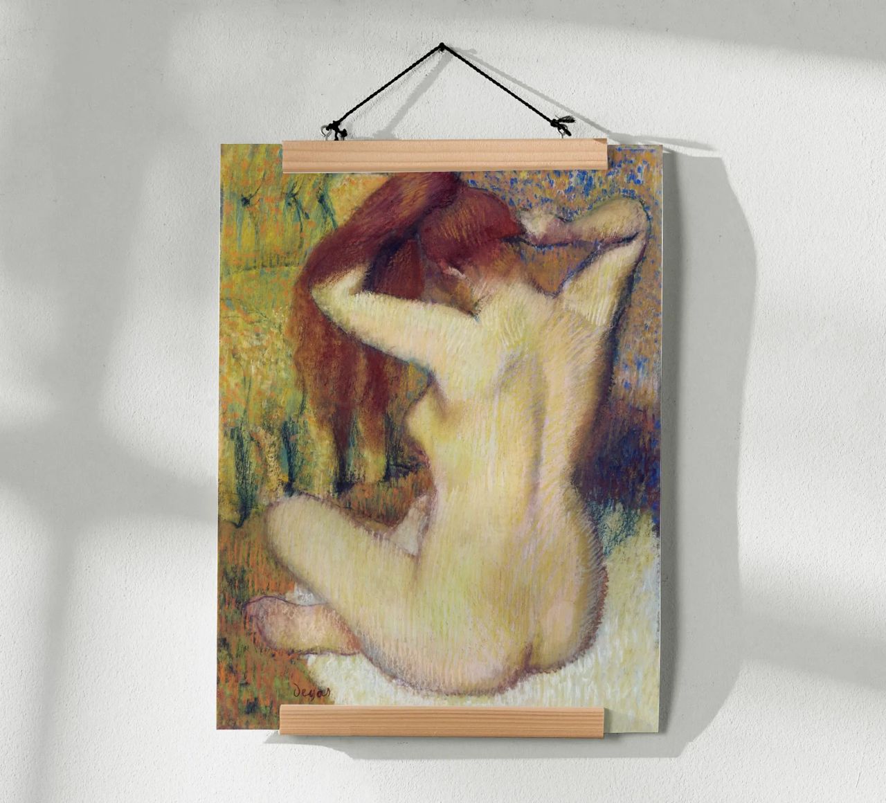 Frau kämmt ihr Haar von Edgar Degas Poster von Venus Art