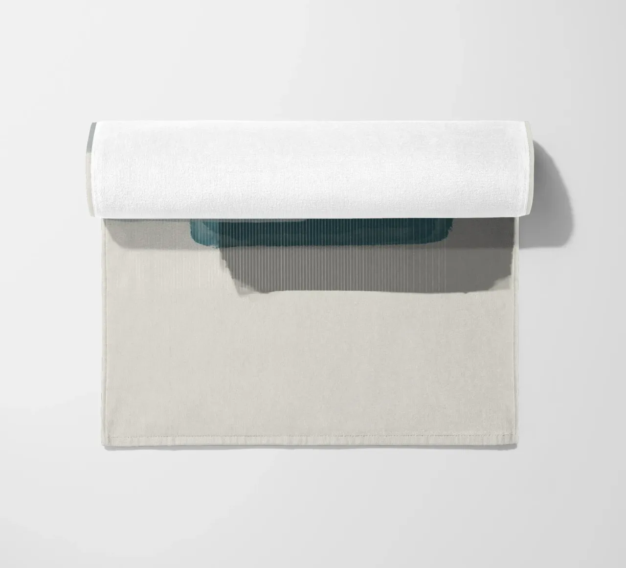 Modern abstract shapes in retro style with blue and grey toalla de playa de Imaginative
