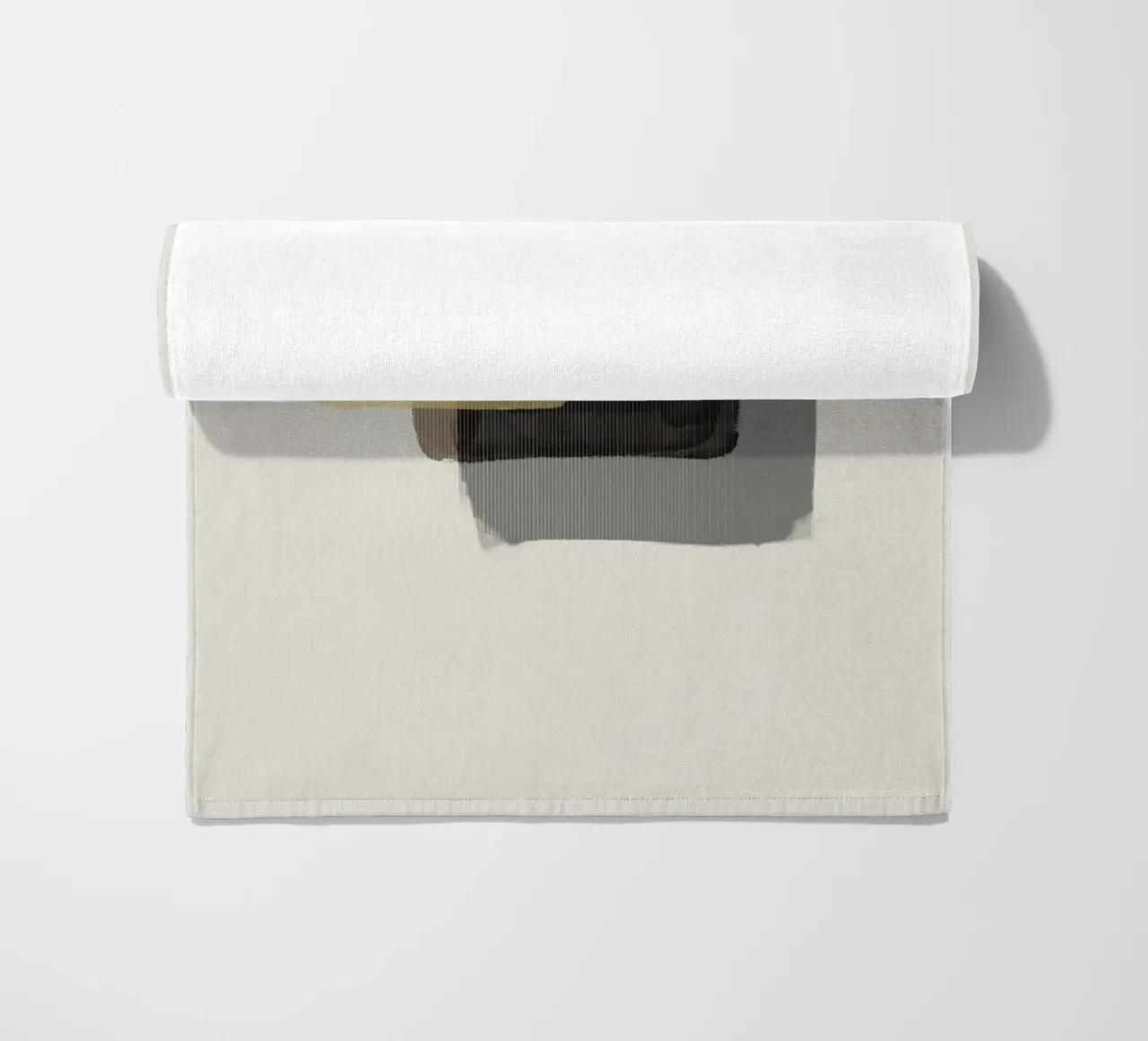 Modern abstract shapes in retro style with yellow and brown telo mare da Imaginative