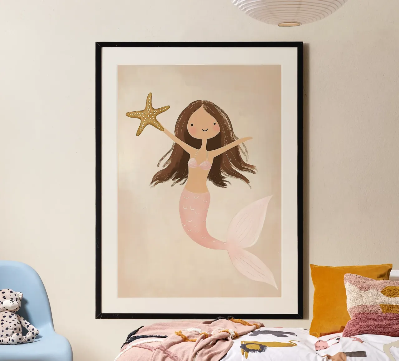 Stampa di una simpatica sirena, decorazione della stanza dei giochi, arte murale della nursery poster con telaio in plastica da Little Lola