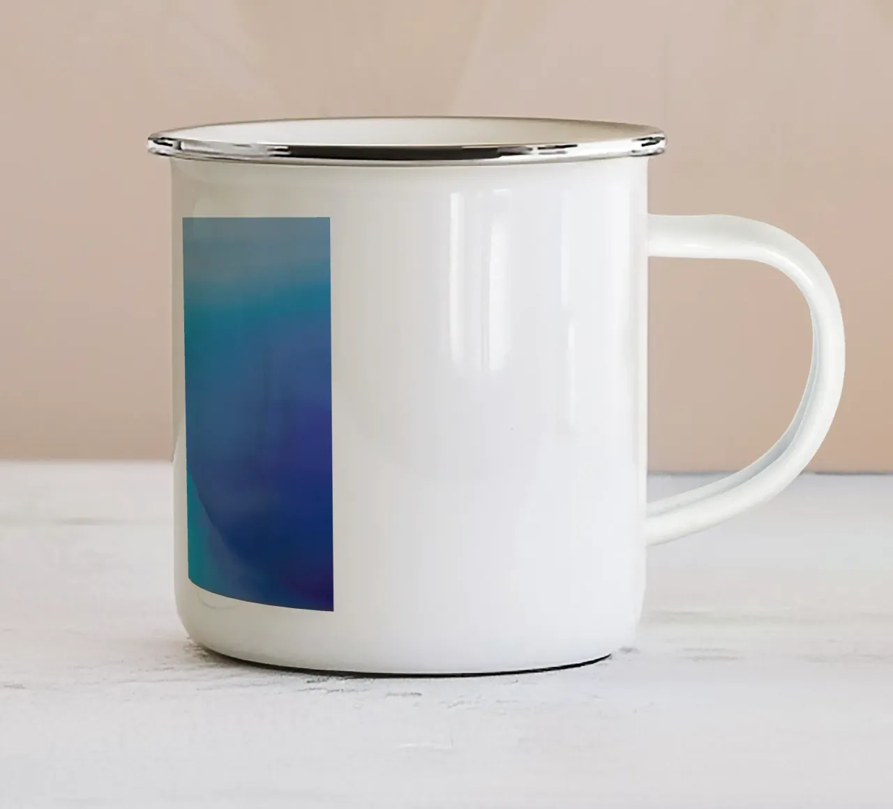 The Dead Sea tazza in smalto da Tal Paz-Fridman