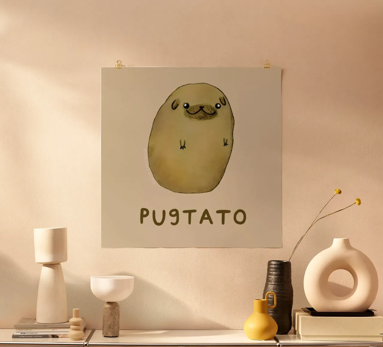 Pugtato poster con telaio in plastica da Sophie Corrigan