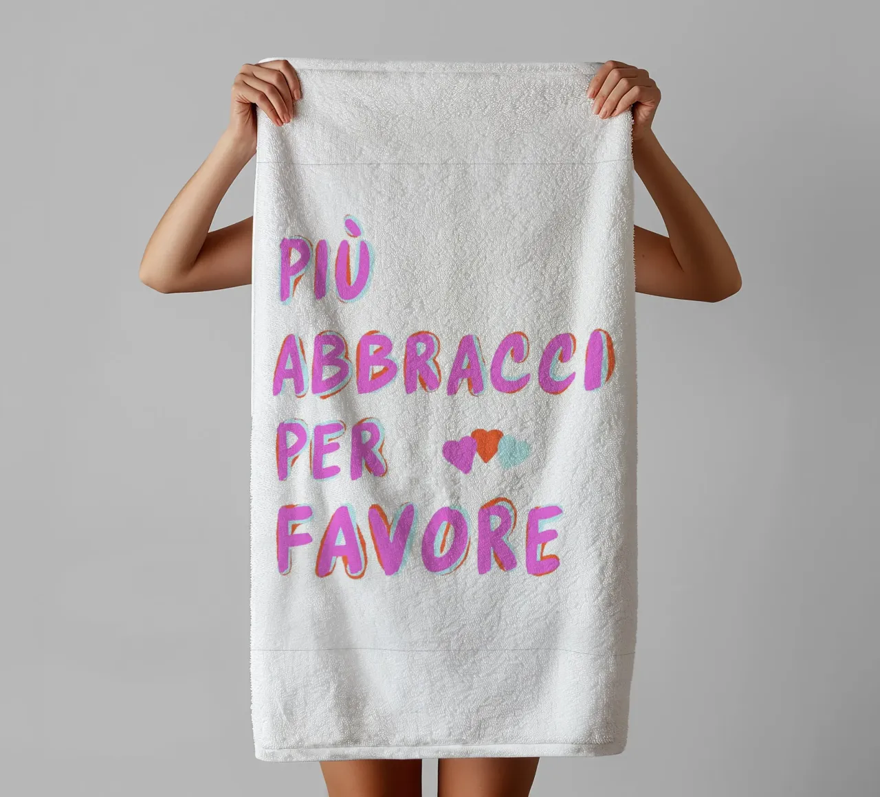 Più abbracci per favore asciugamano da bagno da Carinaprint