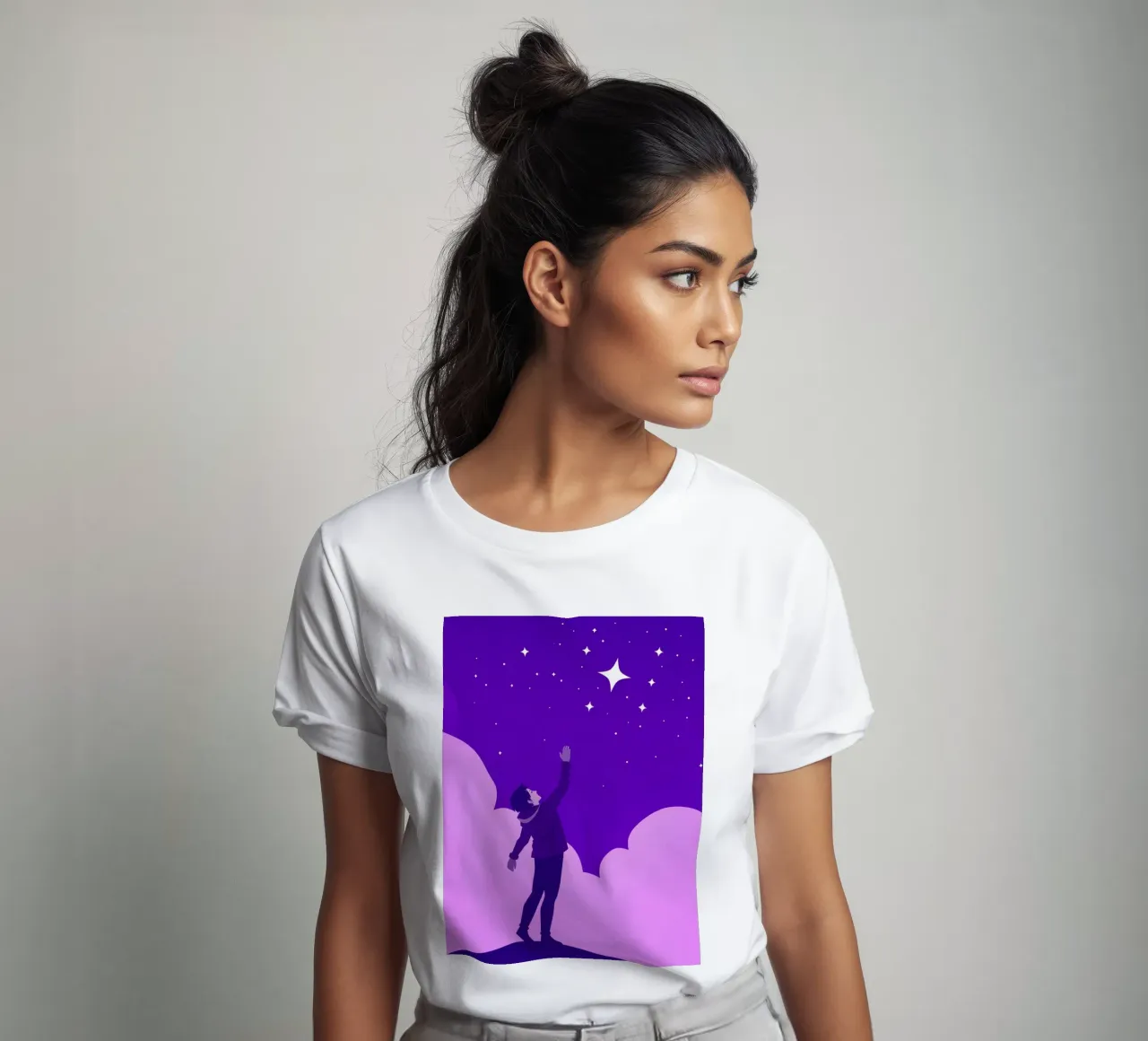 garçon cherchant les étoiles dans un ciel nocturne créatif t-shirt de DesignDoodle