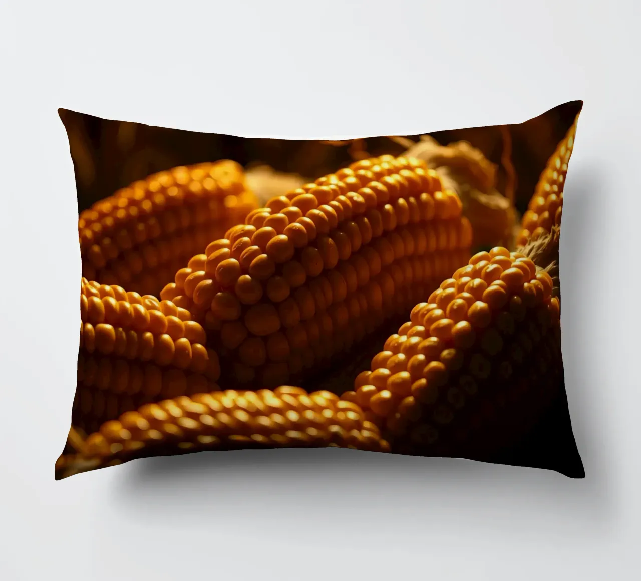 Spighe dorate esposte in un ambiente rustico cuscino da DesignDoodle