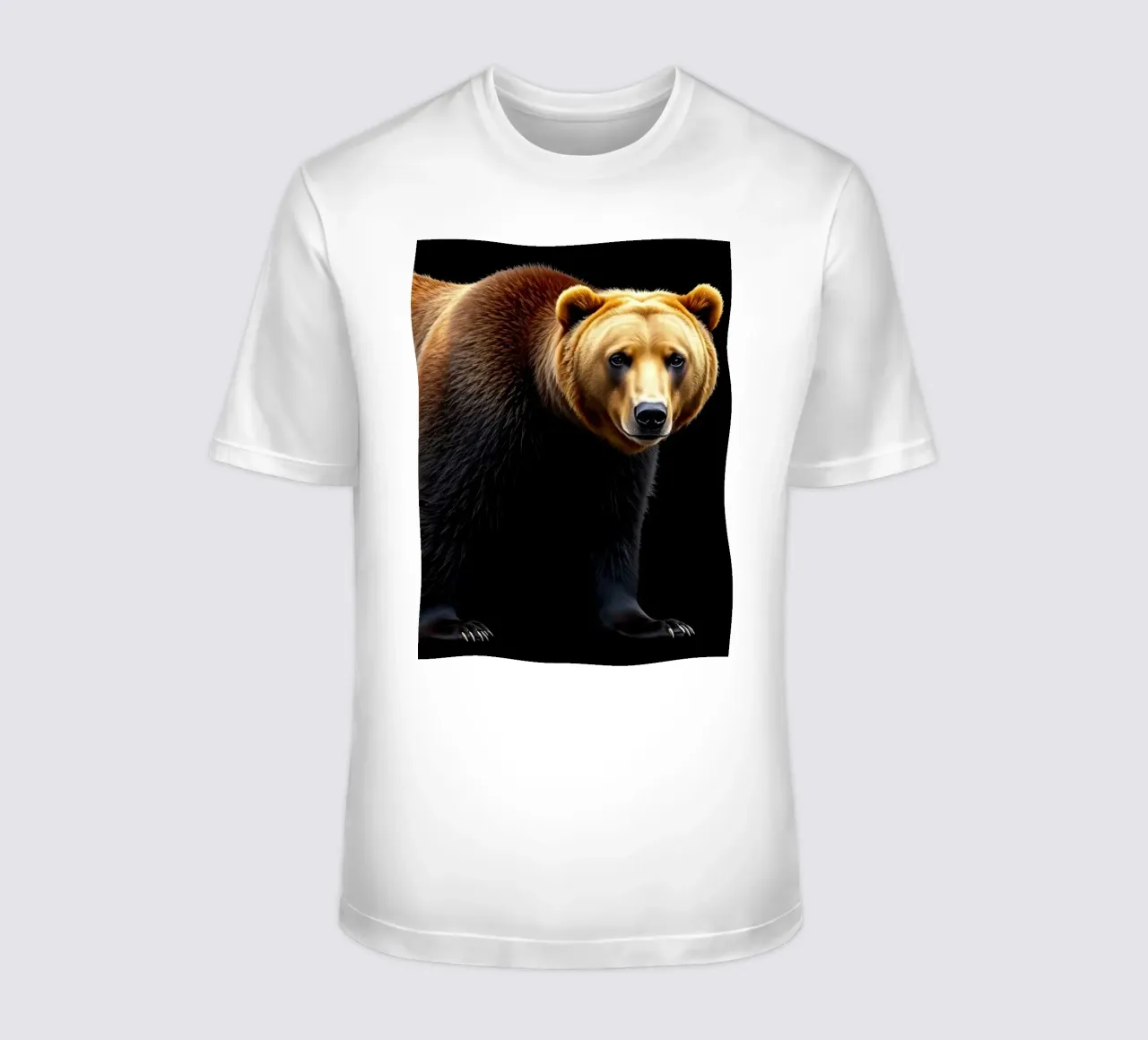 Braunbär auf allen Vieren stehend vor schwarzem Hintergrund T-Shirt von DesignDoodle