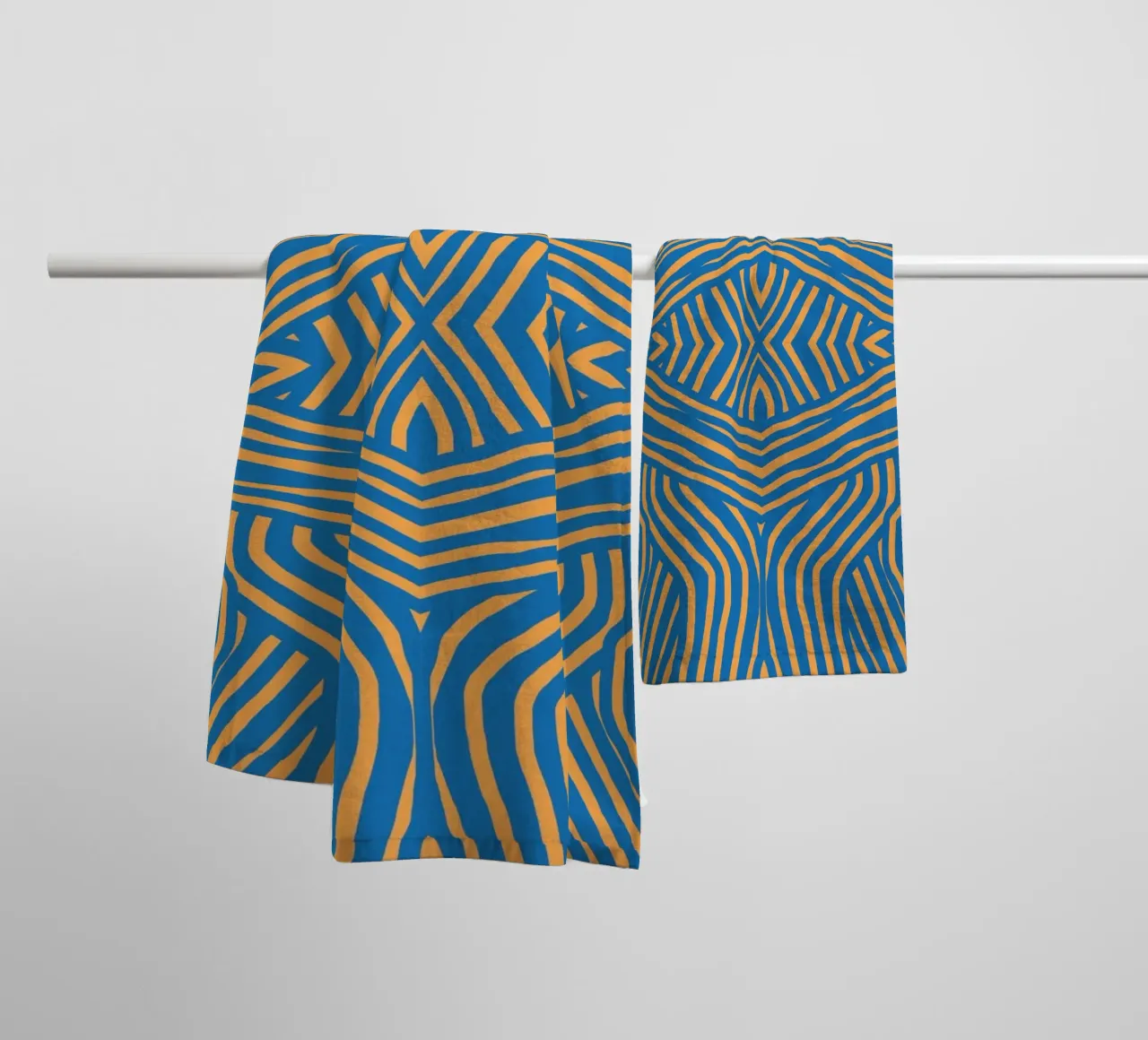 Striscia blu e arancione asciugamano da bagno da Little Dean