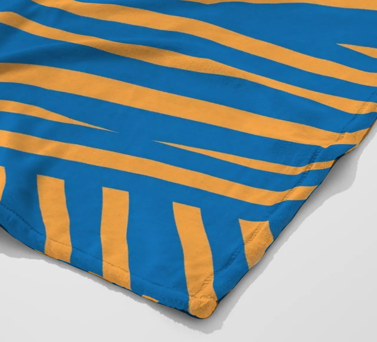 Striscia blu e arancione coperta in pile da Little Dean