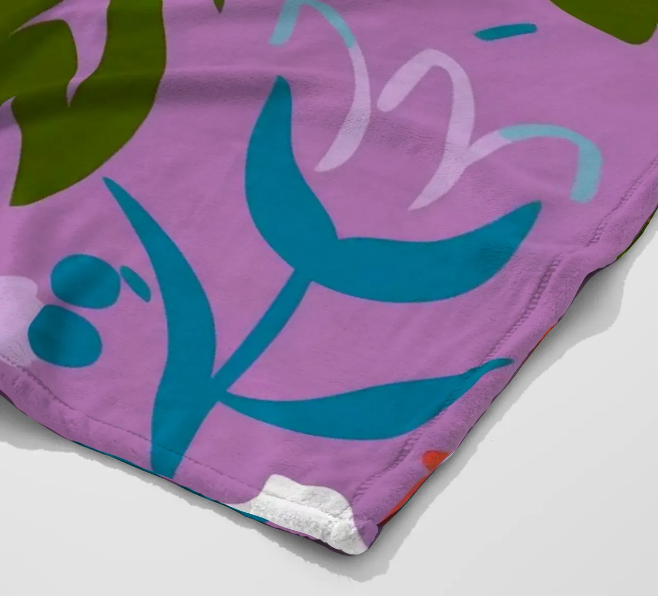 Giungla viola in fiore coperta in pile da Ember Stone