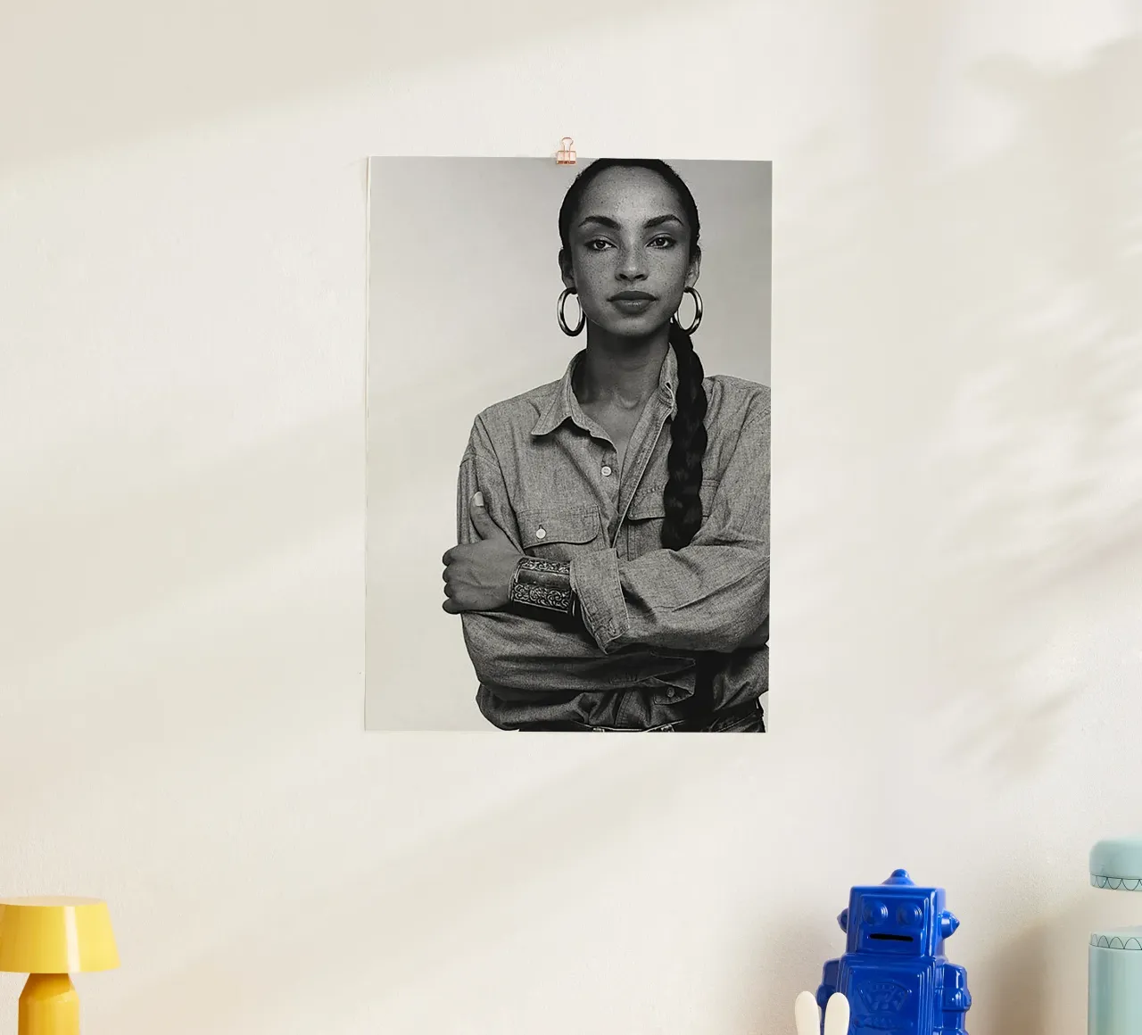 SADE Music poster con telaio in plastica da Attaboy Dsgn