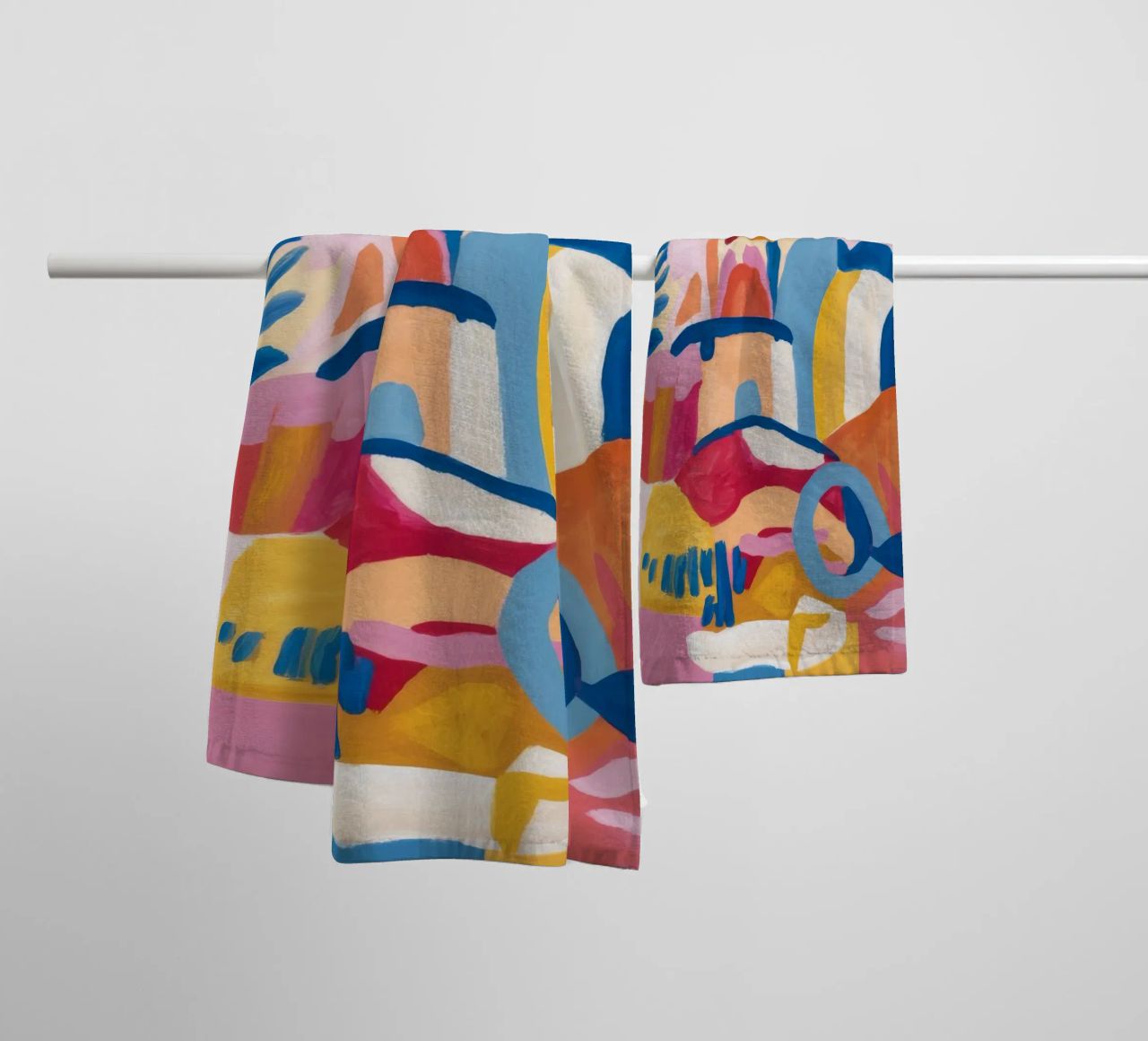 Harmonie bleue fragmentée serviette de bain de Ember Stone