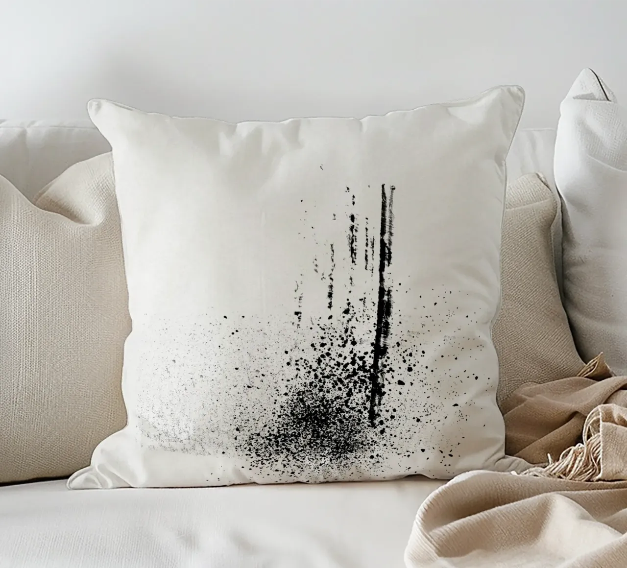 Modern abstract of paint splatters cream background cuscino da Imaginative