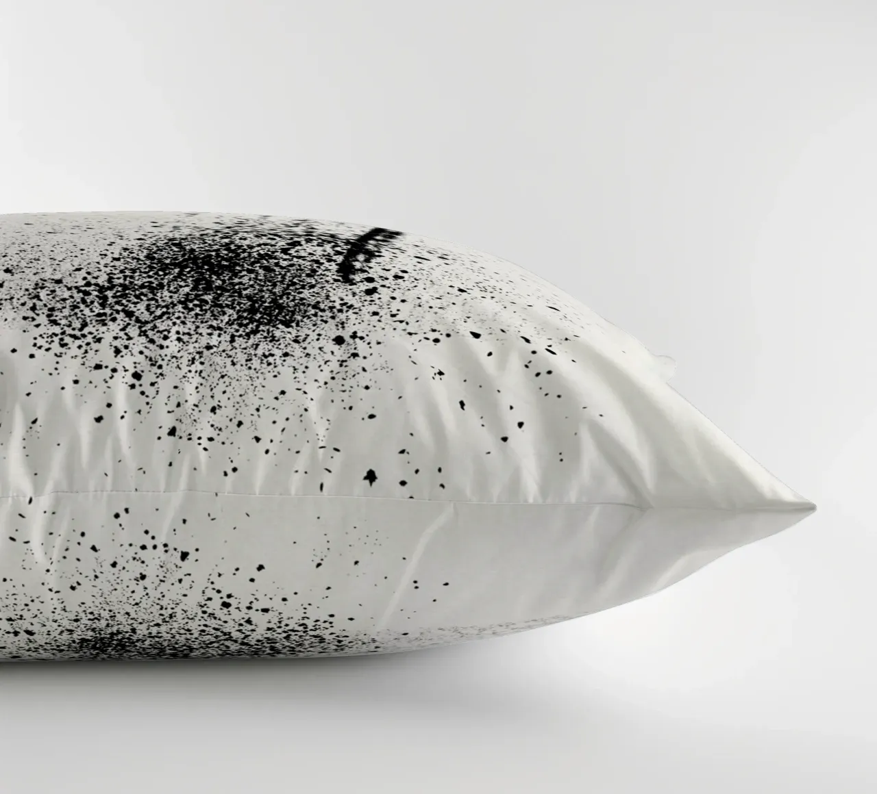 Modern abstract of paint splatters cream background cuscino da Imaginative