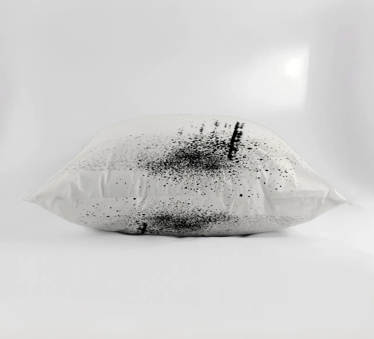 Modern abstract of paint splatters cream background cuscino da Imaginative