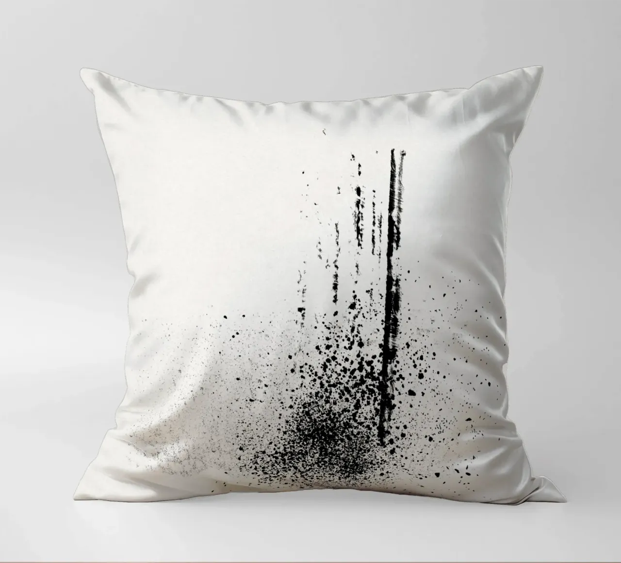 Modern abstract of paint splatters cream background cuscino da Imaginative