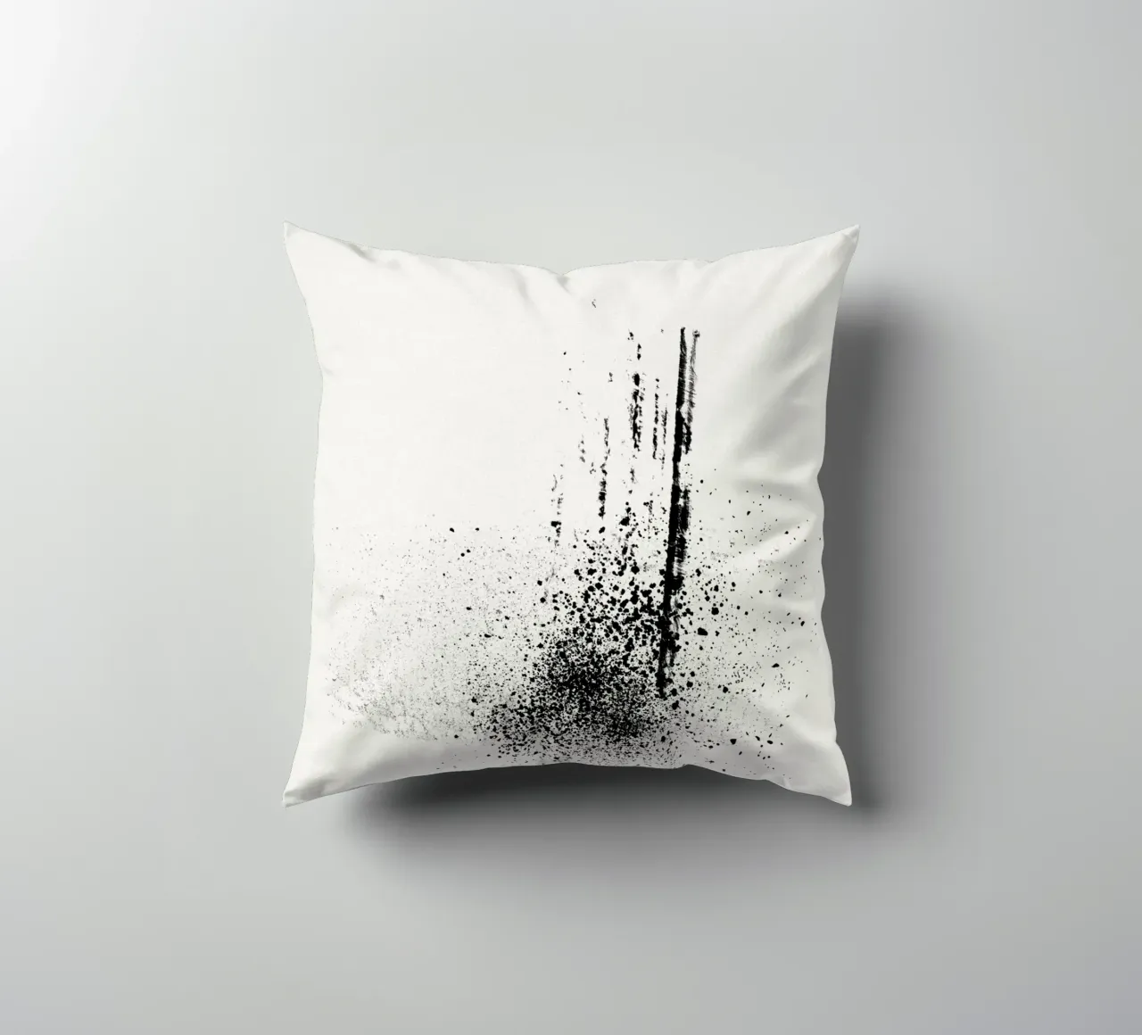 Modern abstract of paint splatters cream background cuscino da Imaginative