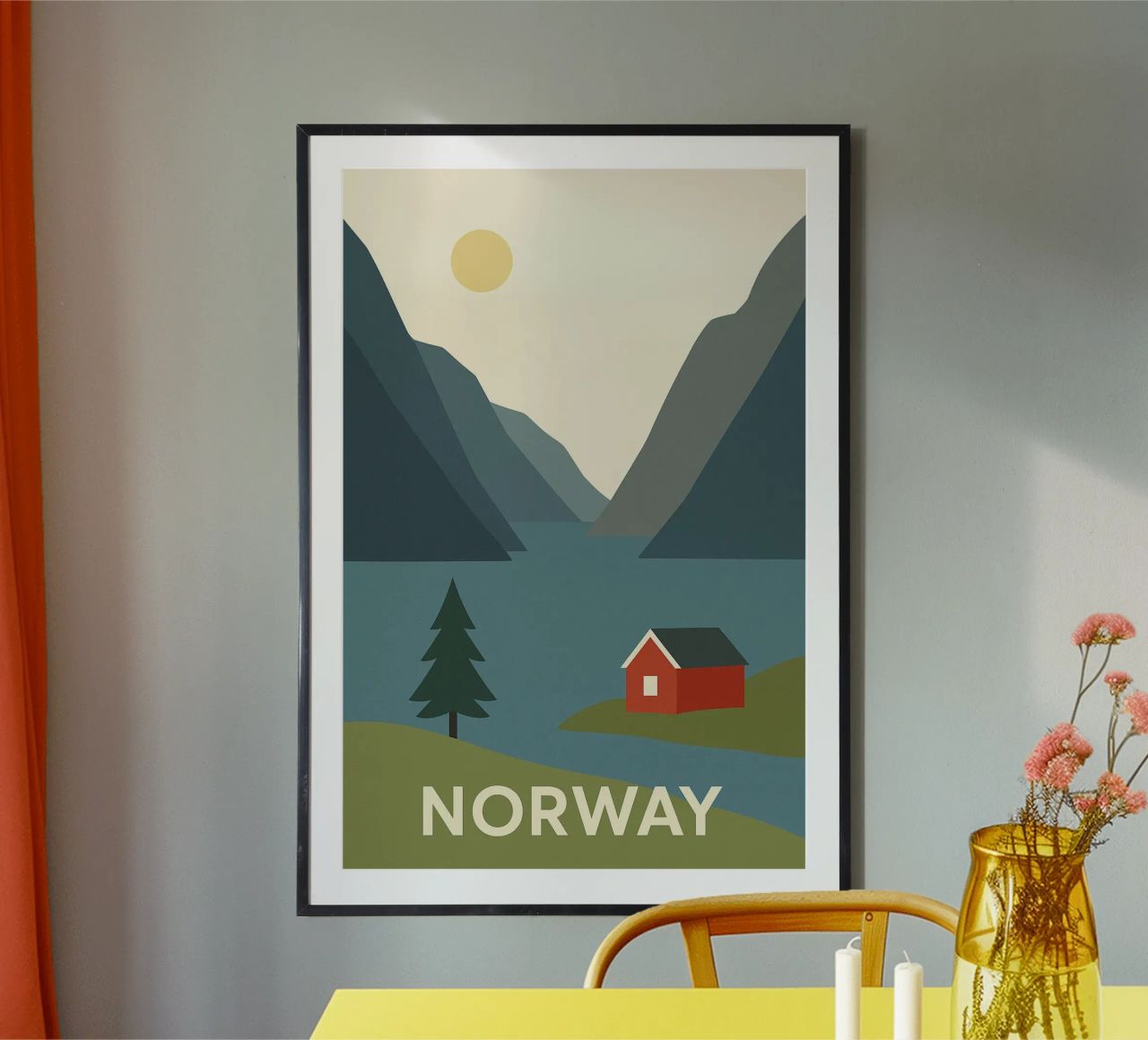 Norwegen - Stiller Fjord und Scharlachrote Hütte Poster von JETLAG | affiches voyage