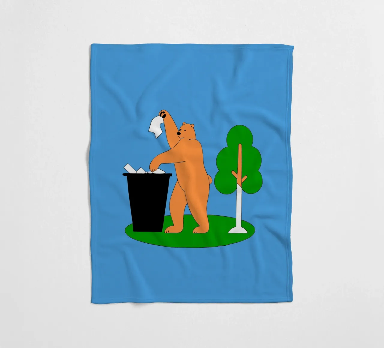 L'orso getta la spazzatura coperta in pile da OUR SHOP