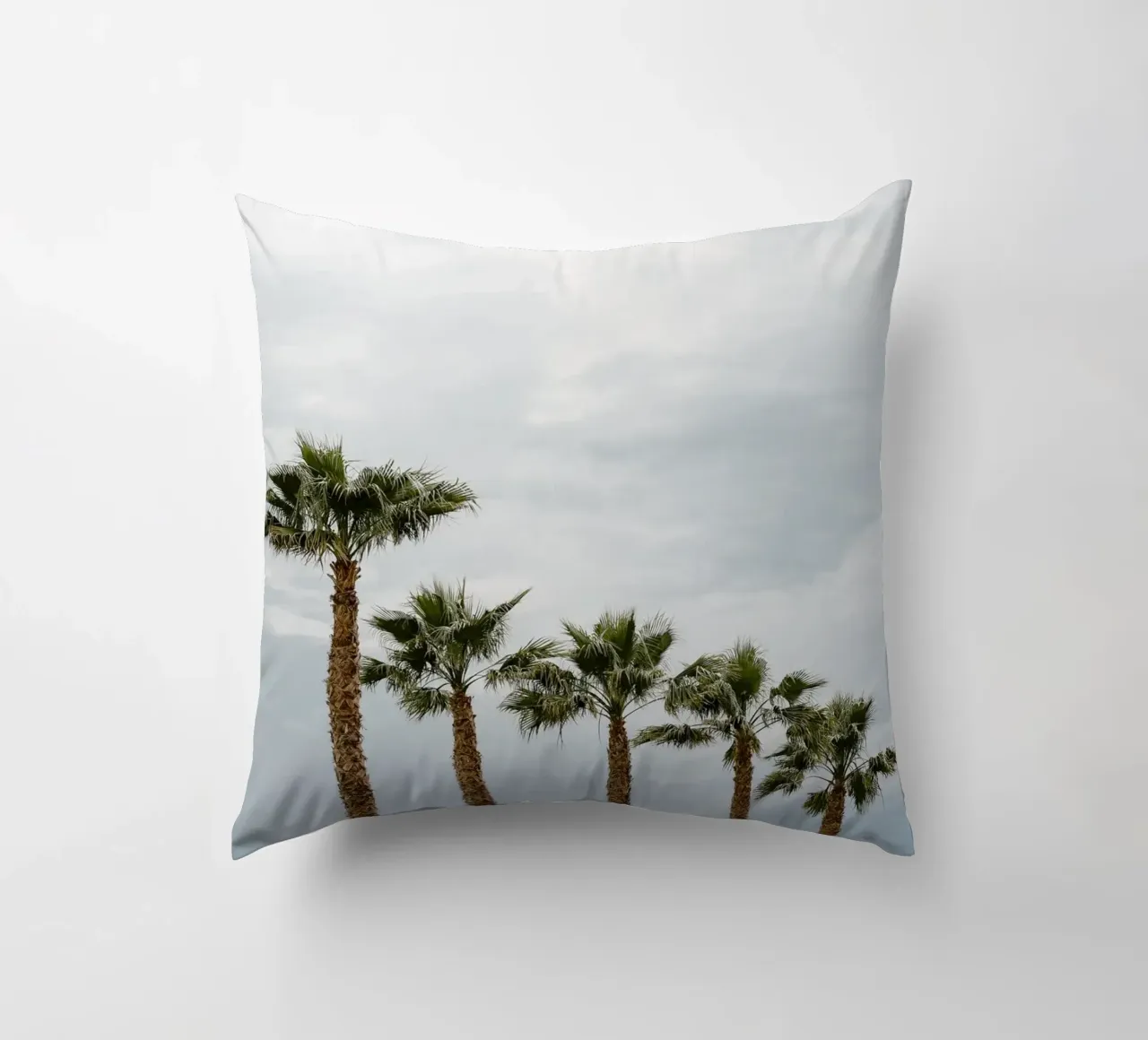 Palm trees in a row at the beach Kissen von photolovers