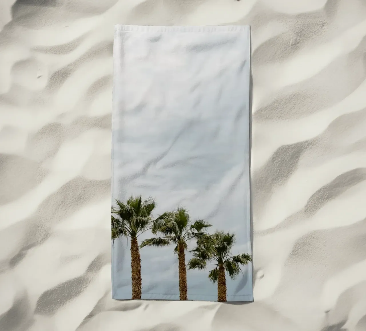 Palm trees in a row at the beach telo mare da photolovers