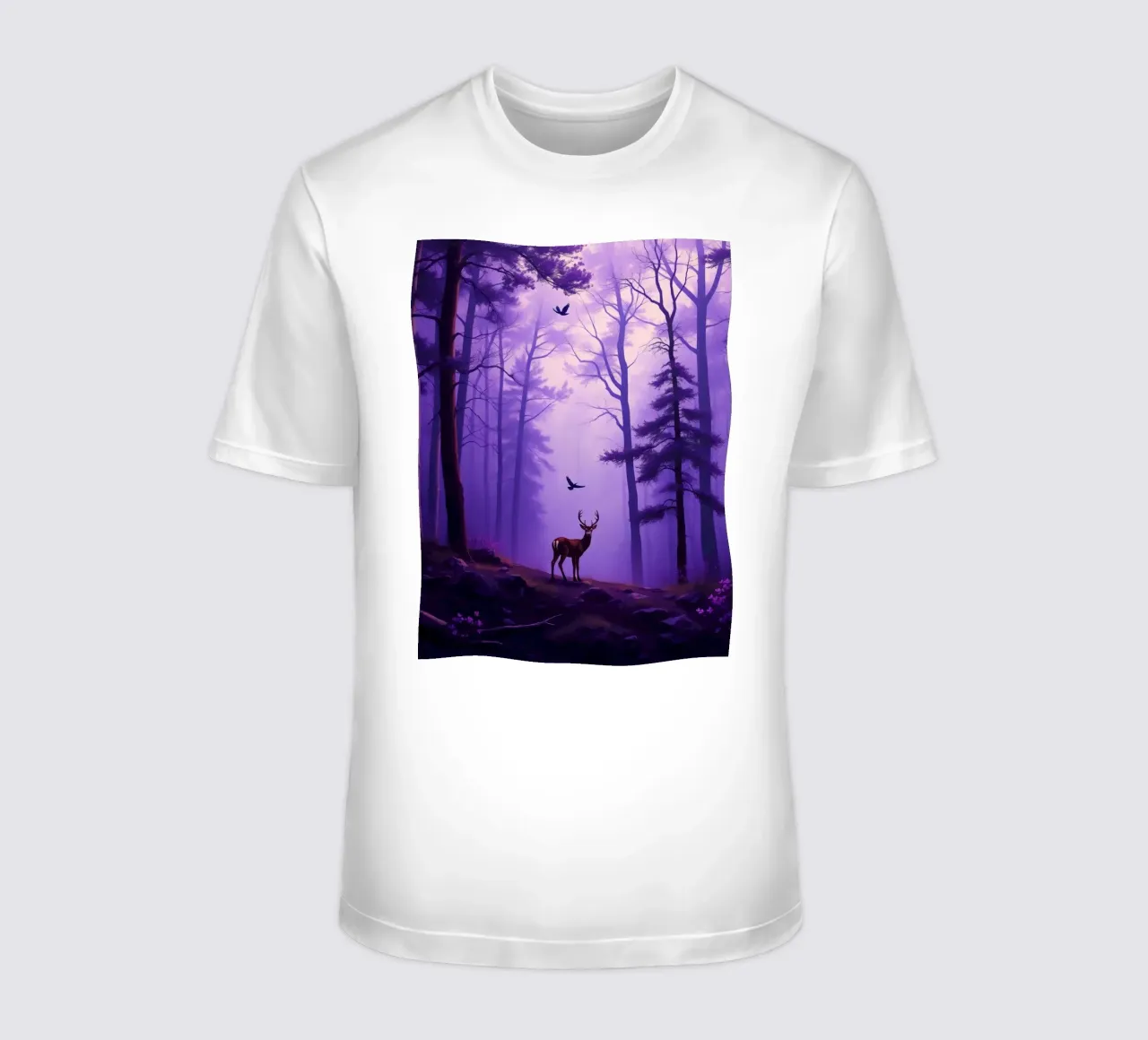 Un cervo maestoso in una foresta nebbiosa al crepuscolo t-shirt da DesignDoodle