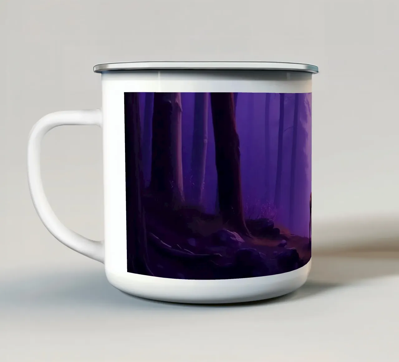 Un cervo maestoso in una foresta nebbiosa al crepuscolo tazza in smalto da DesignDoodle