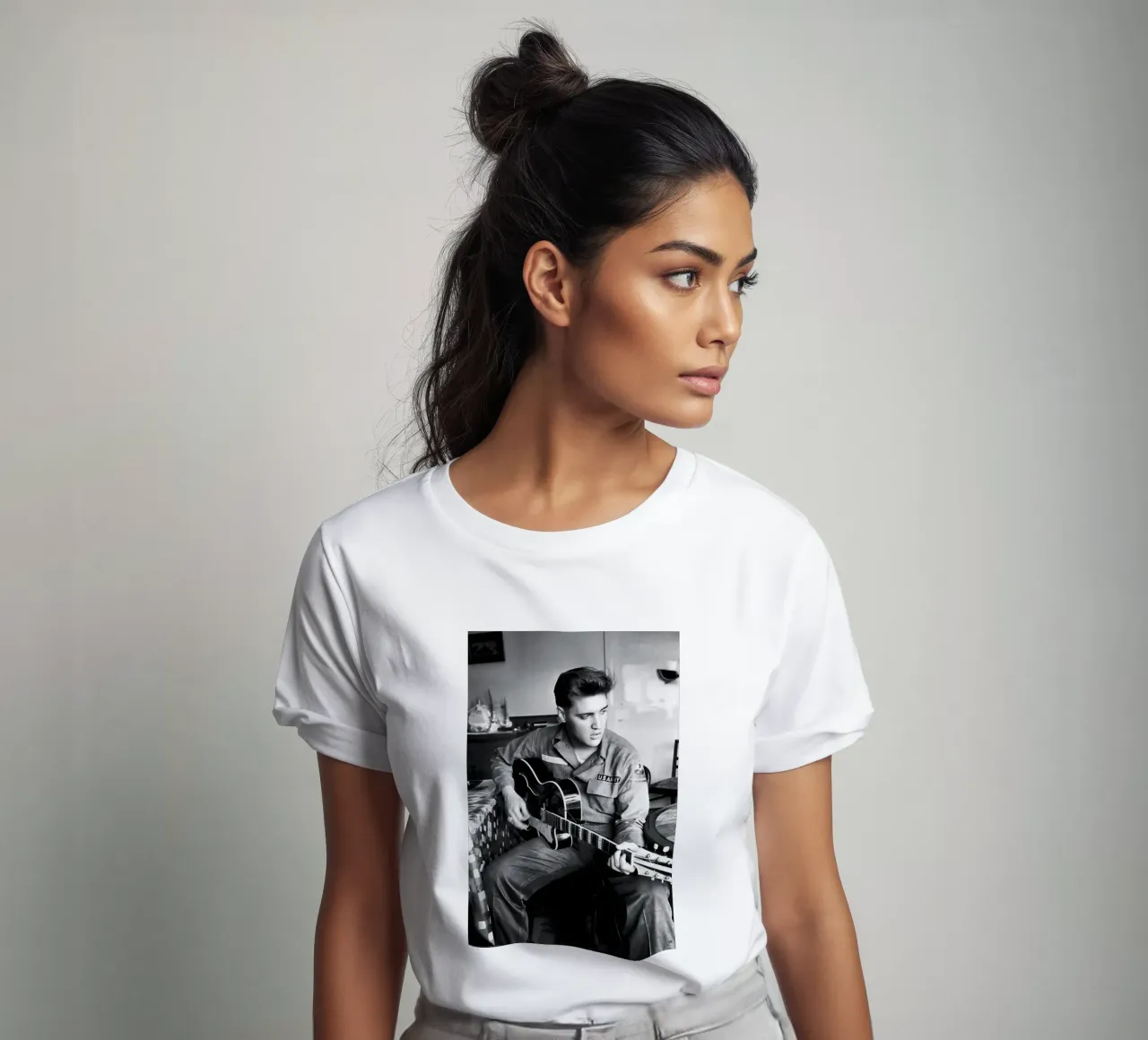 Elvis con la chitarra t-shirt da Martin studio