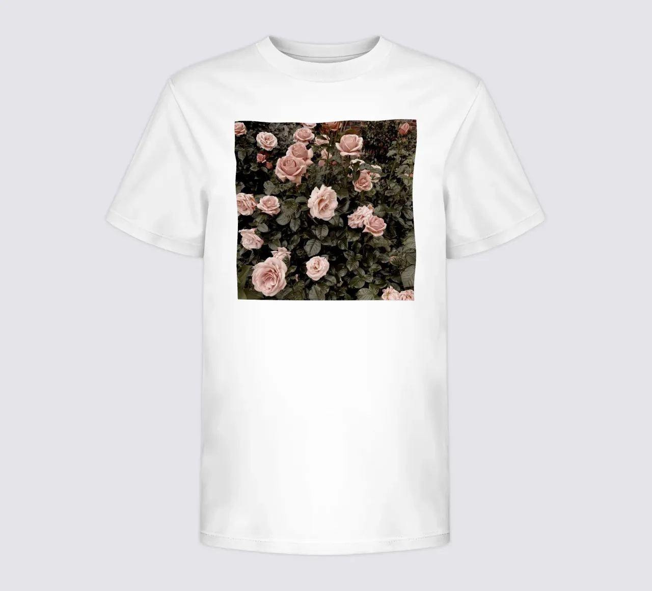 Gotischer Garten Kinder T-Shirt von Cassia Beck Photography