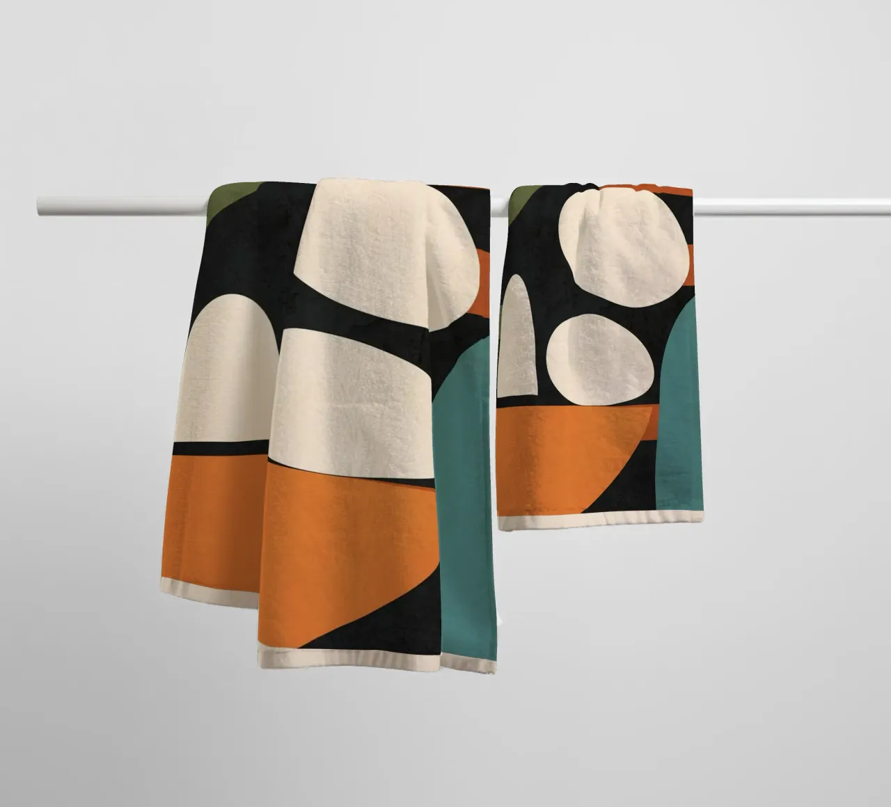 Abstract Shapes in the Skies 1 asciugamano da bagno da Flow Line