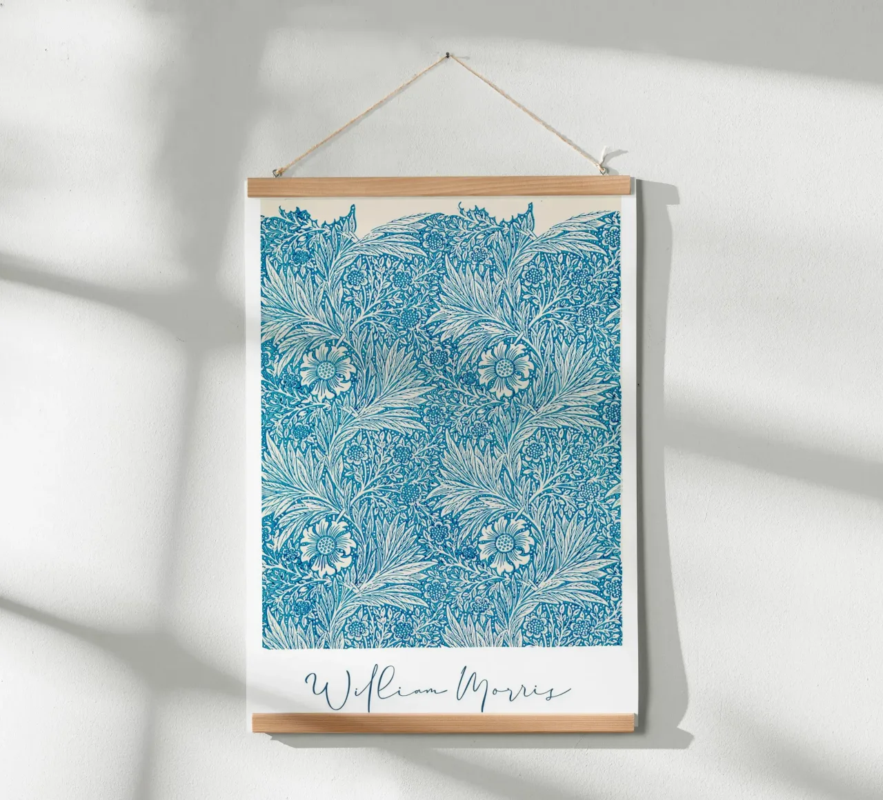 William  Morris - Blue Marigold Famous Pattern poster con telaio in alluminio da Second Canvas