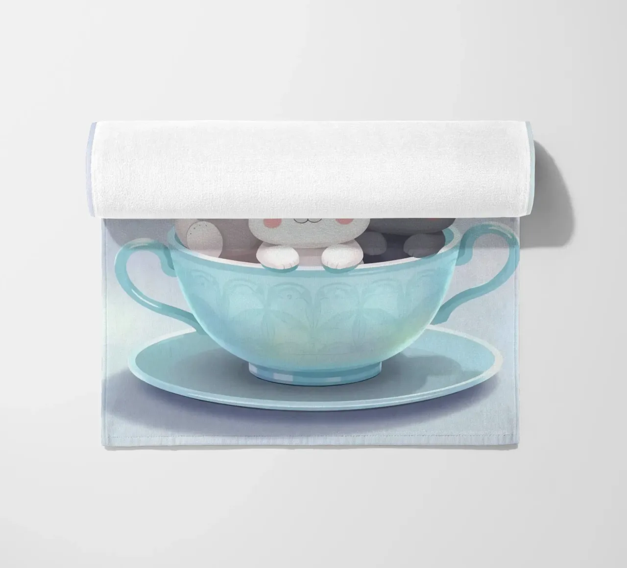 Simpatici animali dei cartoni animati che riposano in una tazza da tè telo mare da DesignDoodle