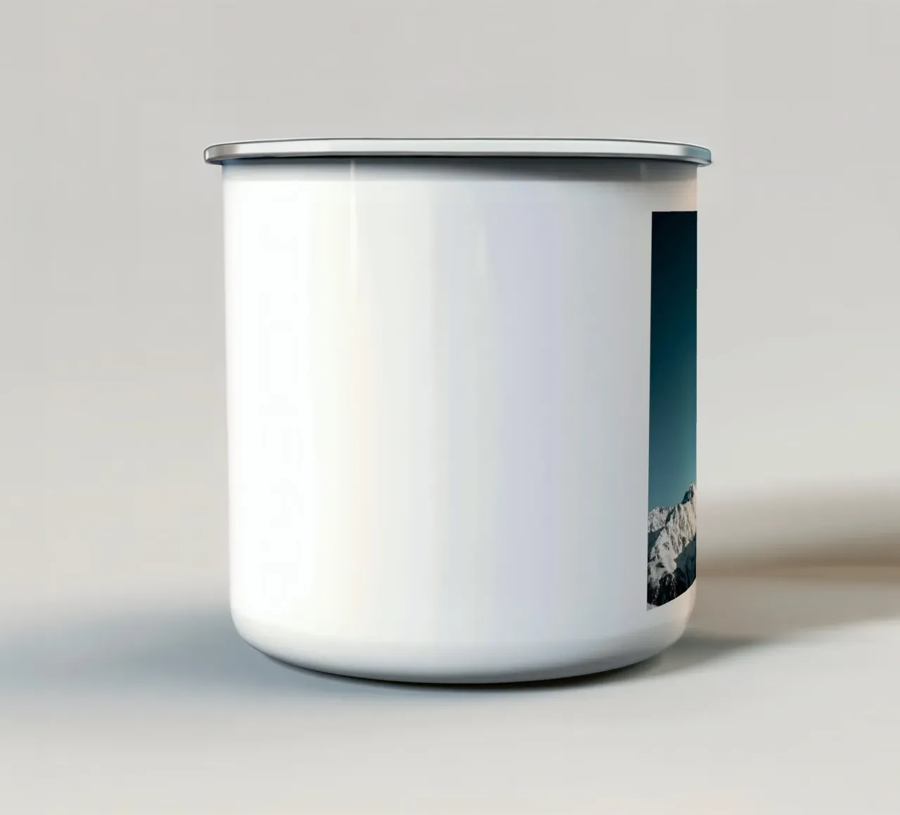 Berge tazza in smalto da Flo Klein
