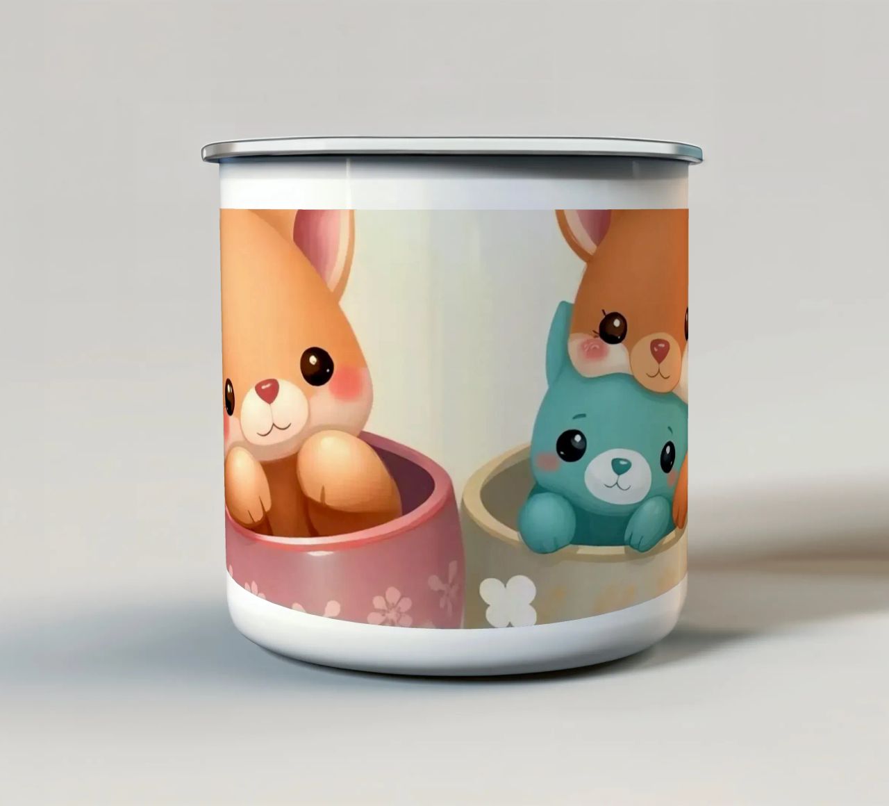 Simpatici personaggi animali giocano in tazze colorate tazza in smalto da DesignDoodle