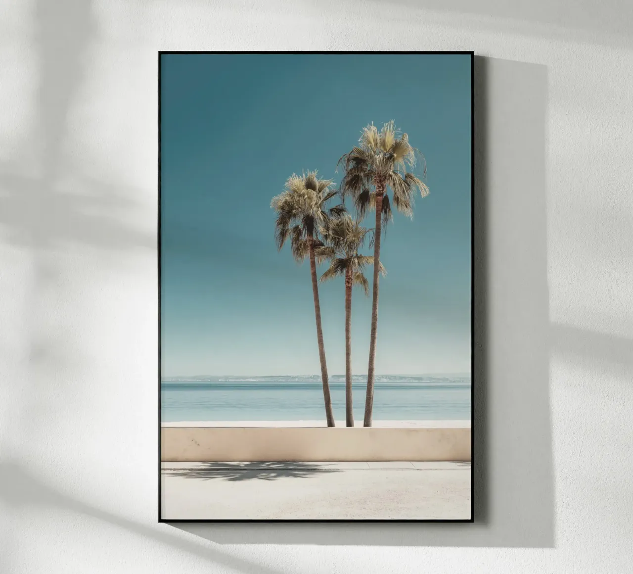 Palmiers californiens avec vue sur l'océan plexiglas de Indigo Tides Art