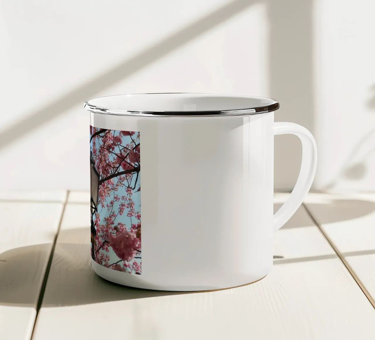 lampione con fiori di ciliegio tazza in smalto da Earthly Visions