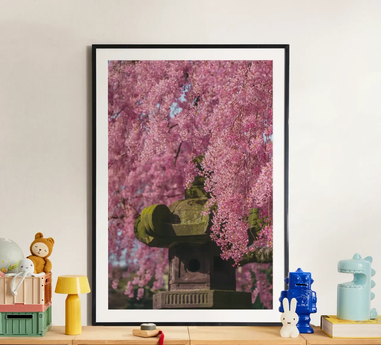 fiori di ciliegio fiori rosa poster con telaio in legno da Earthly Visions